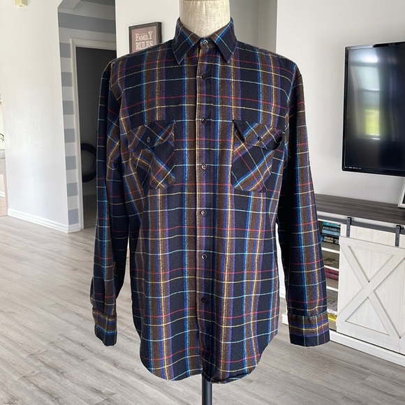 Ozark Trail Flannel Shirt Men’s Size Medium Plaid Button Up Long Sleeve - Picture 2 of 8